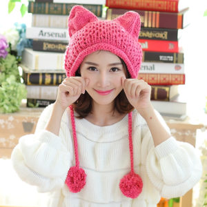 Bonnet oreilles de chat et pompons