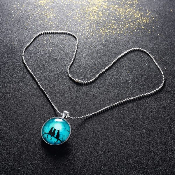 Collier médaillon chat fluorescent bleu – Image 3