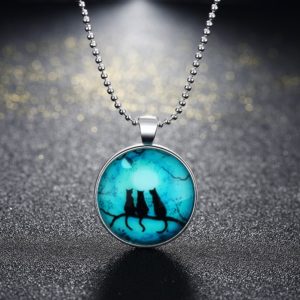 Collier médaillon chat fluorescent bleu
