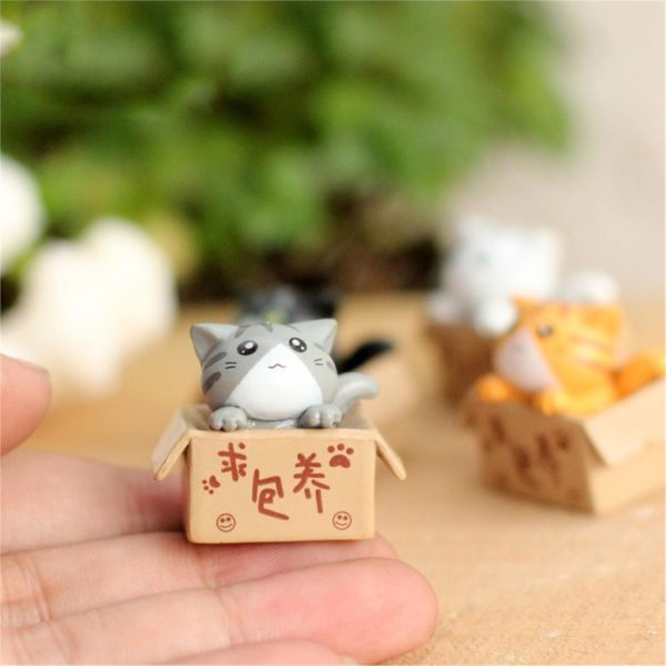 Lot de 4 figurines chats dans un carton – Image 3
