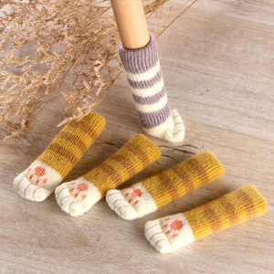 Chaussettes chat pour chaise